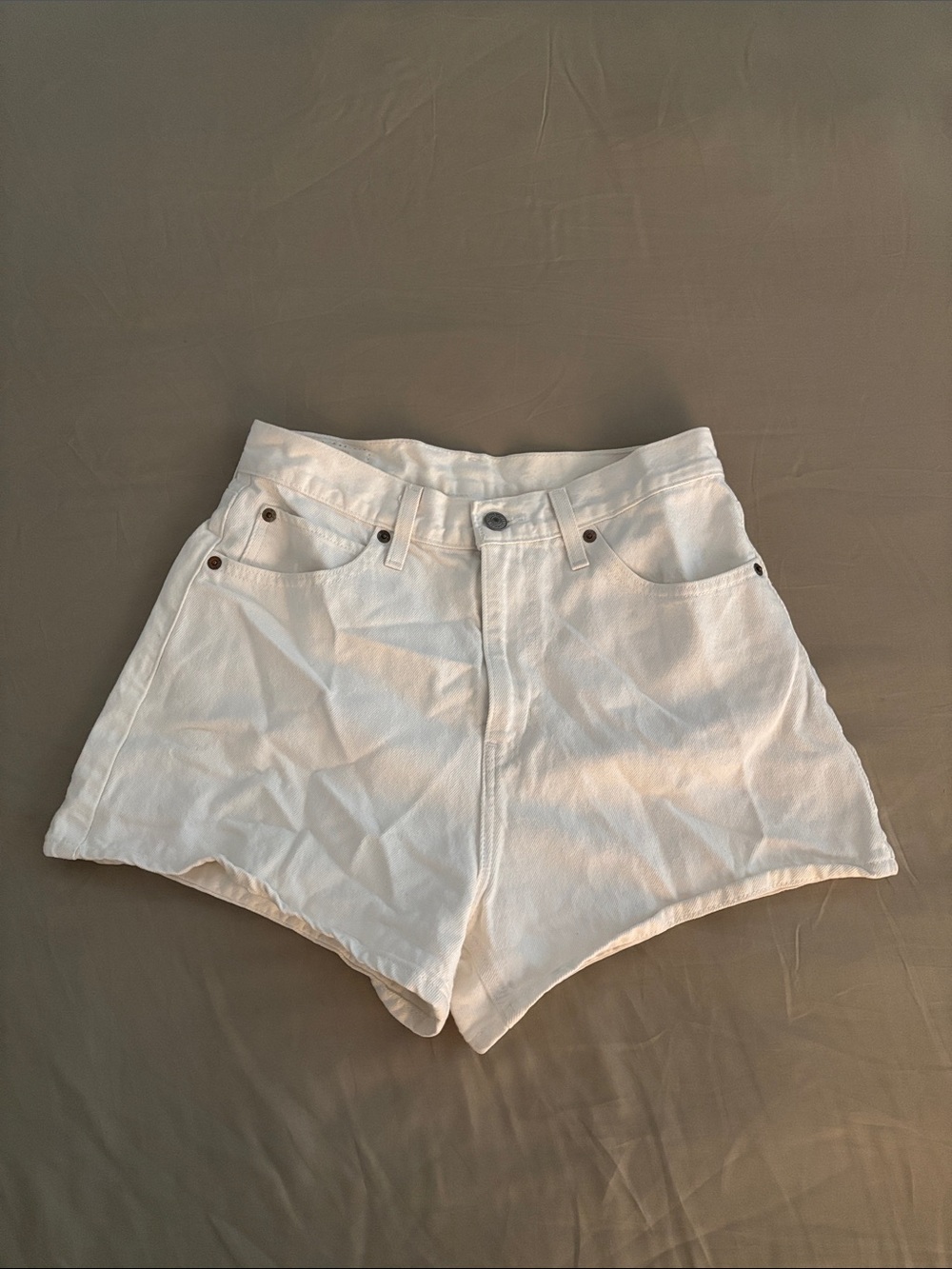 Levis Shorts - Picture 2 of 3